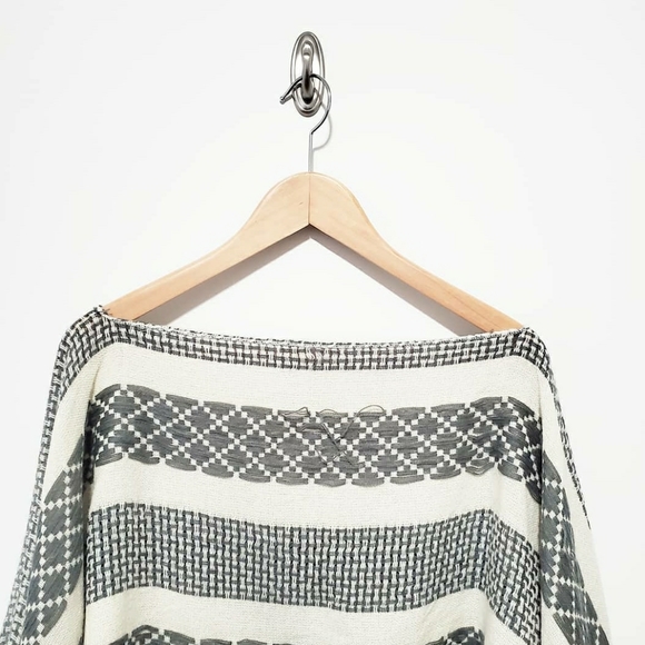 Beautiful Shrug Fringe Poncho Style Cardigan - Picture 2 of 3
